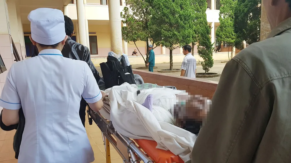 Chồng nguy kịch vì bị vợ tạt nước sôi vào người