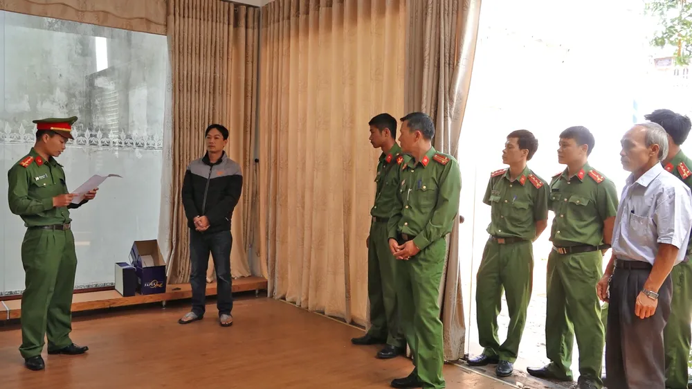 Công an tỉnh Lâm Đồng đọc lệnh khởi tố và bắt tạm giam 4 tháng đối với Hoàng Nam Đến