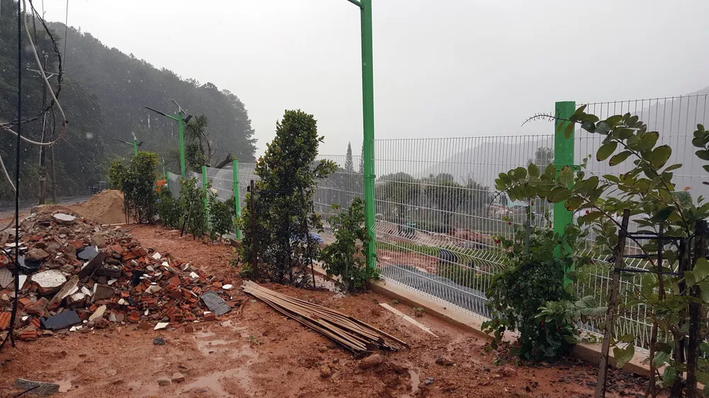 Bị xử phạt, điểm tham quan du lịch trên đèo Mimosa ( Đà Lạt) vẫn thi công