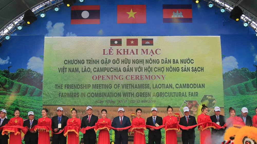 Khai mạc chương trình gặp gỡ nông dân Việt Nam – Lào – Campuchia