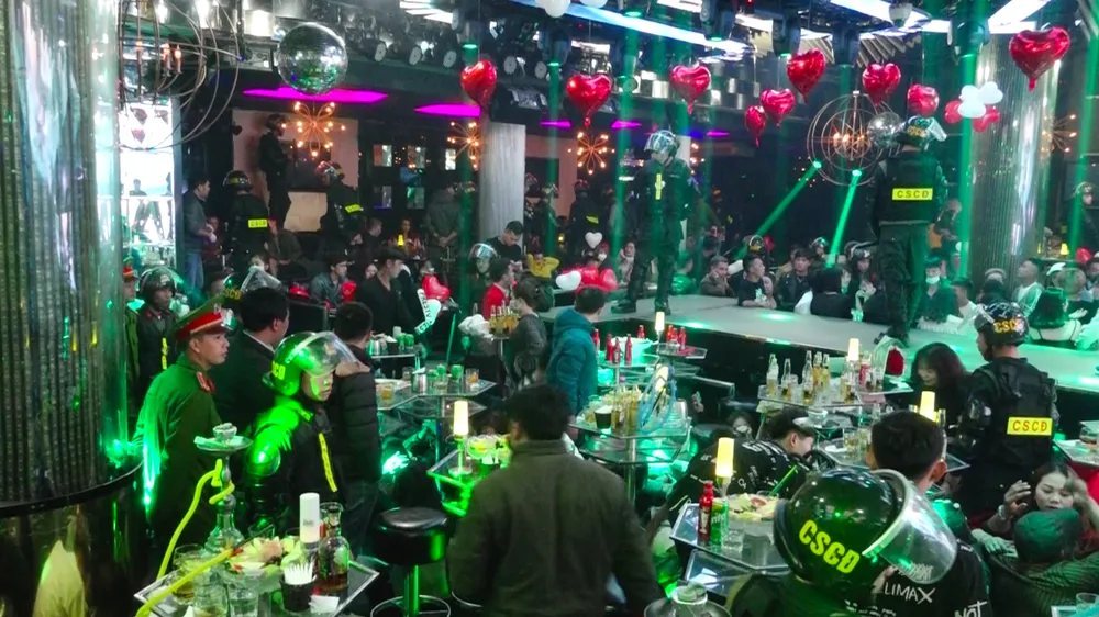 Đột kích quán bar, phát hiện gần 100 người sử dụng ma túy
