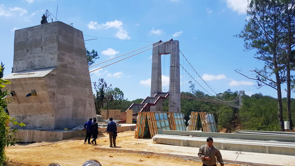 Đề xuất cưỡng chế tháo dỡ cầu đáy kính không phép ở Thung lũng Tình yêu
