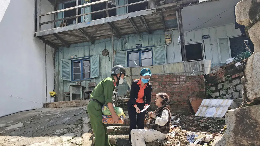 Đà Lạt: Hàng ngàn phần quà trao tận tay người có hoàn cảnh khó khăn trong mùa dịch