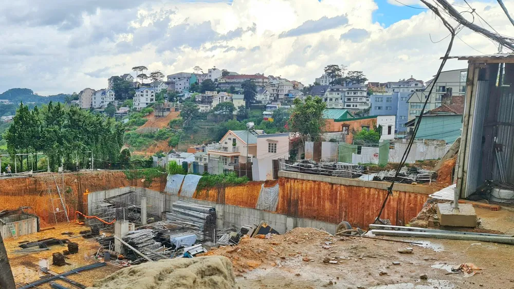 Khẩn cấp gia cố công trình liên quan vụ sạt lở nghiêm trọng tuyến đường cửa ngõ Đà Lạt