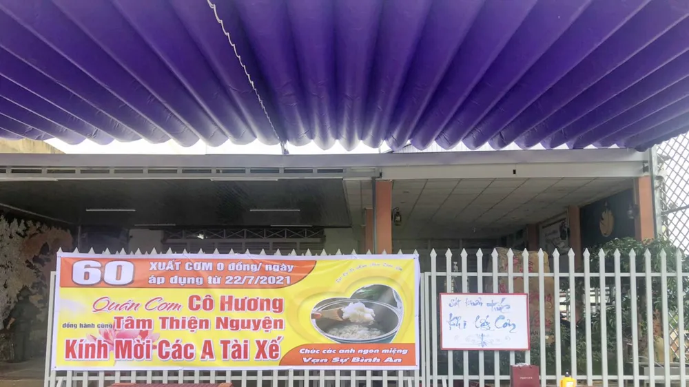 Quán cơm “0” đồng tiếp sức lái xe đường dài giữa mùa dịch
