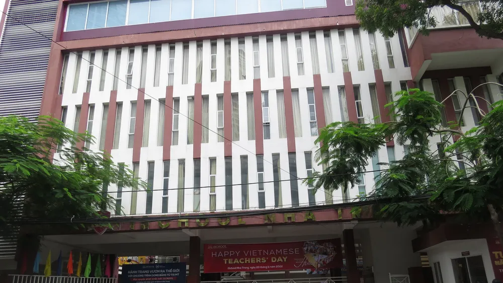 Khởi tố vụ ngộ độc thực phẩm tập thể tại Trường Ischool Nha Trang