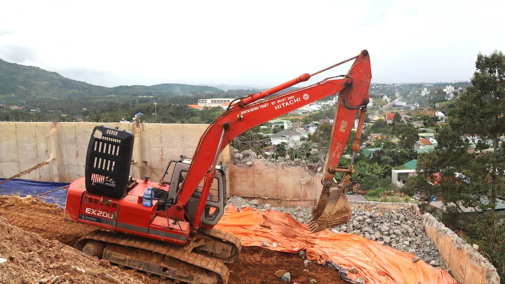 Vụ chủ tịch UBND phường bị tạm đình chỉ công tác: Phạt chủ đầu tư taluy không phép 45 triệu đồng