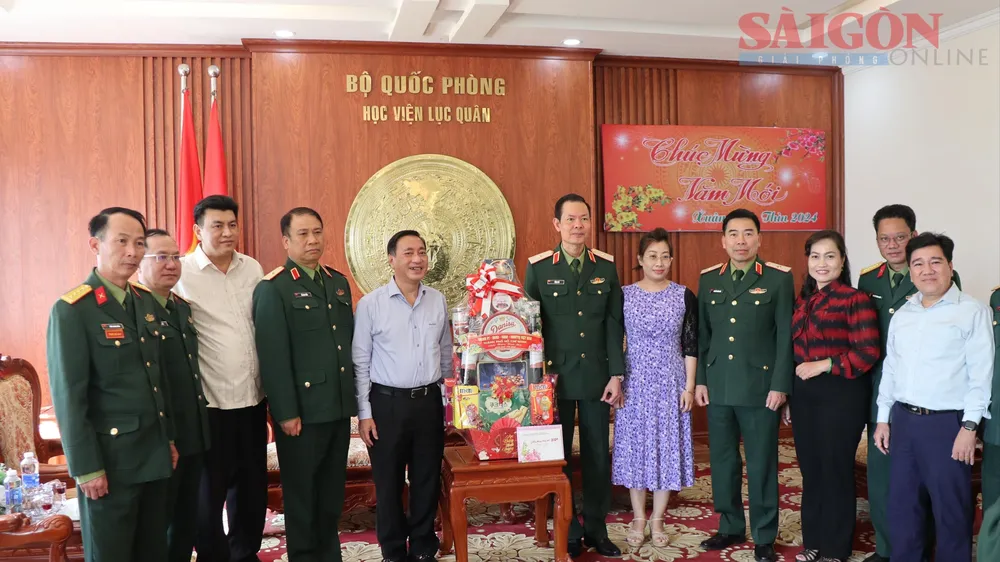 Đà Lạt: Đoàn công tác TPHCM thăm, chúc tết tại Học viện Lục quân