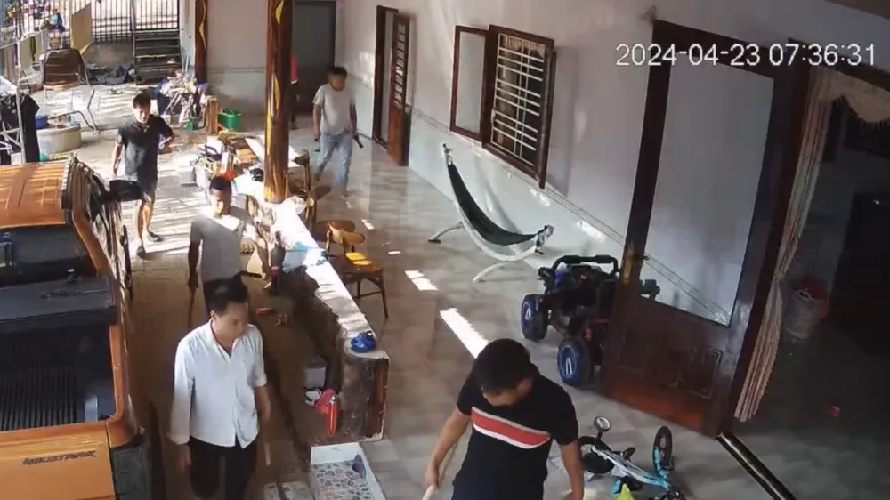 Ngang nhiên mang dao xông vào nhà chém thương tích 2 người giữa ban ngày