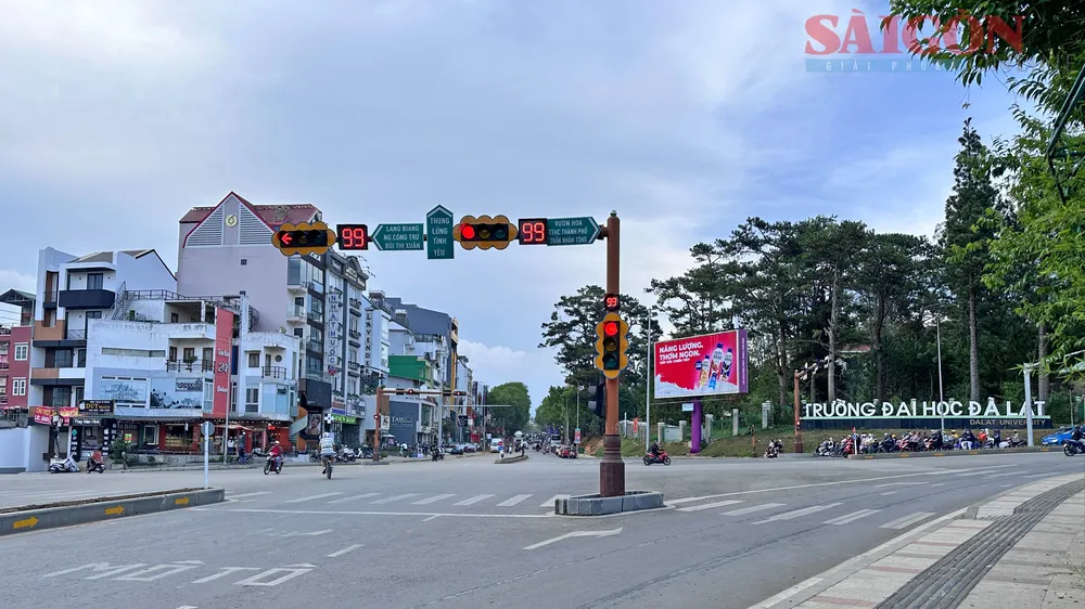 Điều tiết phương tiện theo tình hình thực tế tại các nút giao thông ở Đà Lạt
