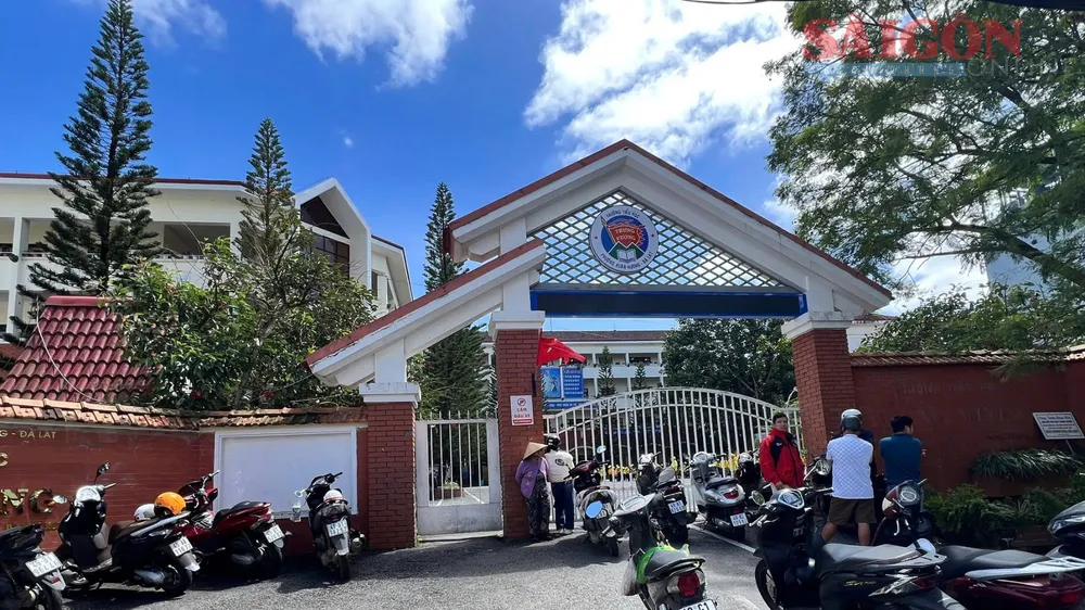 Lâm Đồng: Tạm đình chỉ Hiệu trưởng Trường Tiểu học Trưng Vương xung quanh ồn ào thực phẩm “bẩn”