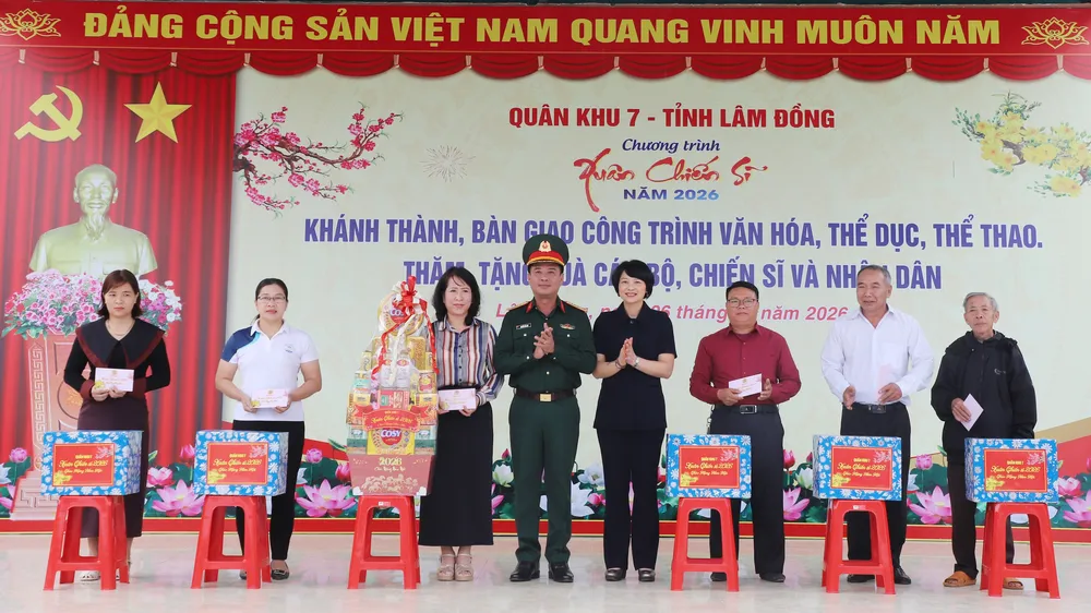 Quân khu 7 bàn giao nhà sinh hoạt cộng đồng vùng biên giới Lâm Đồng
