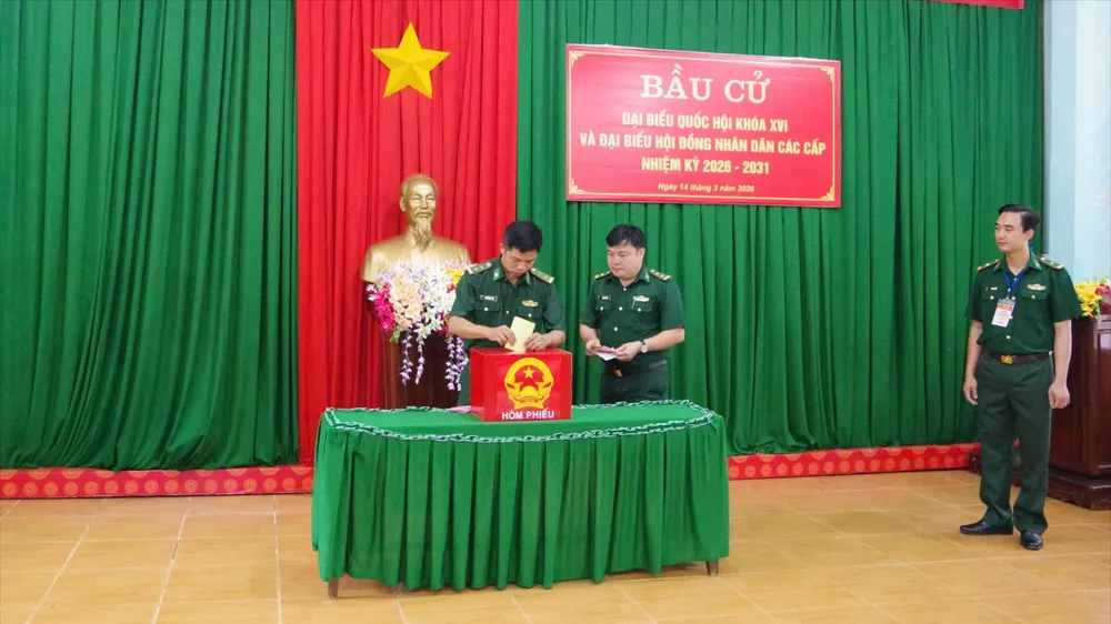 Các đơn vị lực lượng vũ trang bầu cử sớm