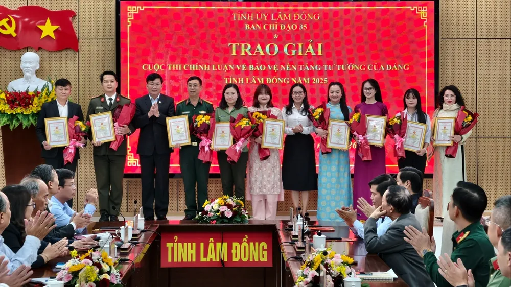 Lâm Đồng: Trao giải cuộc thi chính luận Bảo vệ nền tảng tư tưởng của Đảng