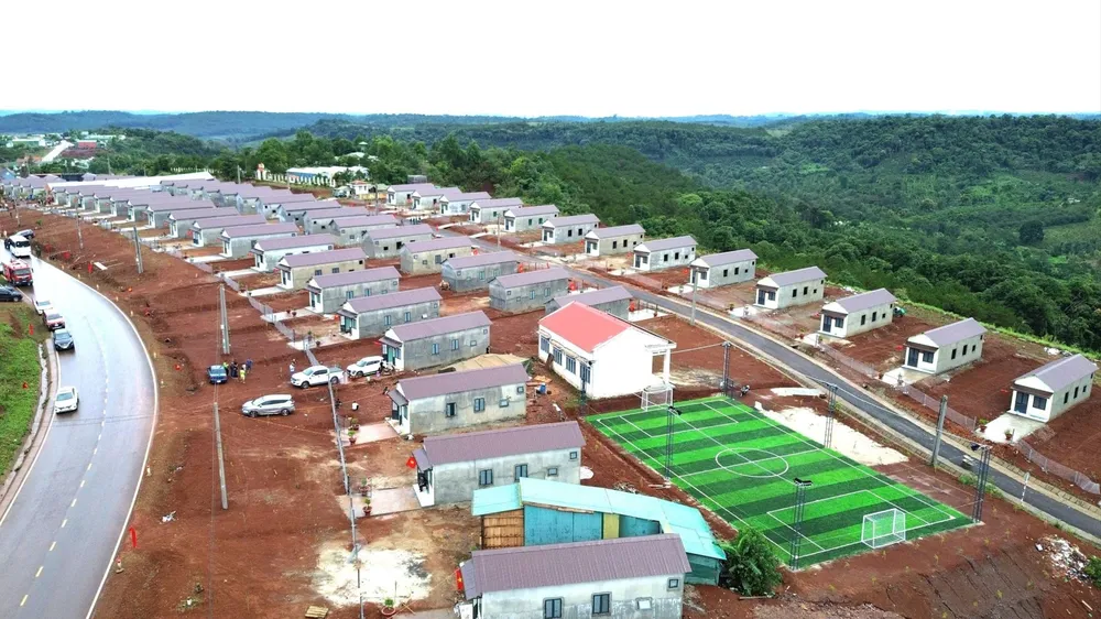 Bàn giao 60 căn nhà cho người dân vùng biên Lâm Đồng