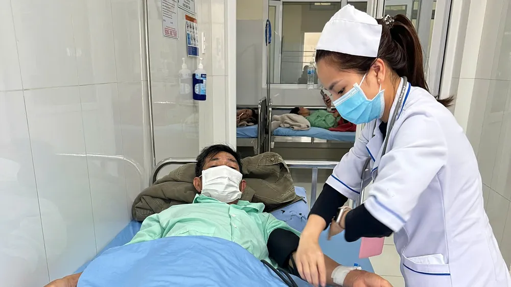 Bệnh nhân nghi ngộ độc được chăm sóc, điều trị tại Bệnh viện Đa khoa tỉnh Lâm Đồng