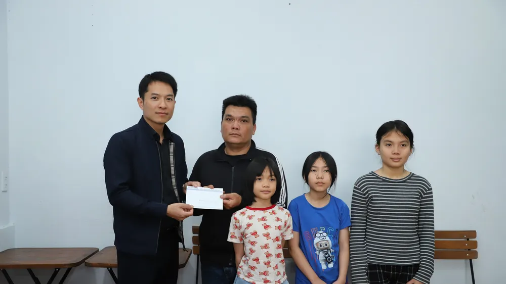 Bạn đọc Báo SGGP tiếp sức hai bé gái chữa bệnh