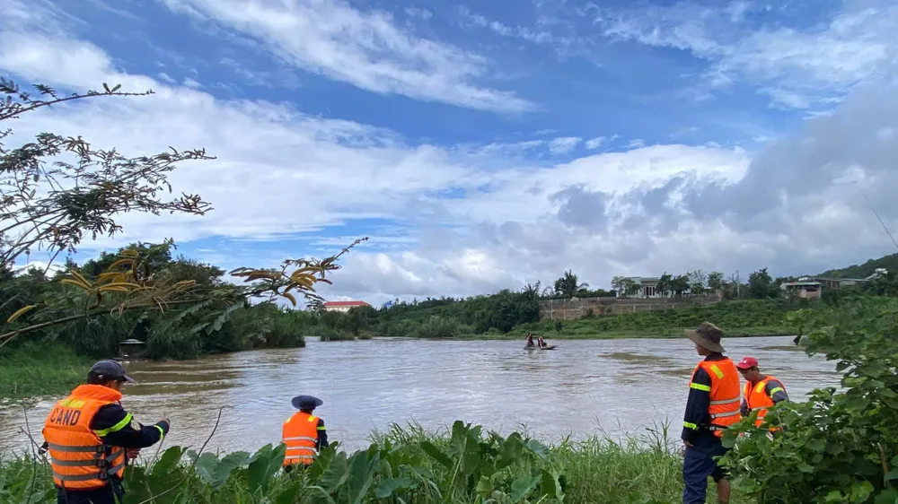 Tìm thấy thi thể nữ sinh rơi xuống sông Đạ Dâng