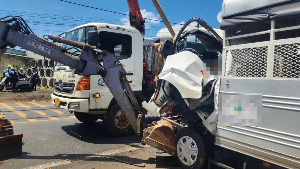 Xe tập lái va chạm ô tô đầu kéo, nam học viên tử vong