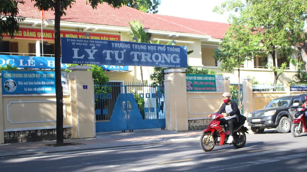 Vụ học giỏi tuyệt đối vẫn “lọt sổ” trường công lập: Sẽ rà soát để bổ sung