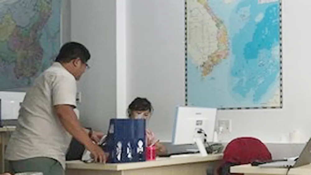 Phẫn nộ khách Trung Quốc mặc áo “đường lưỡi bò” đến Việt Nam