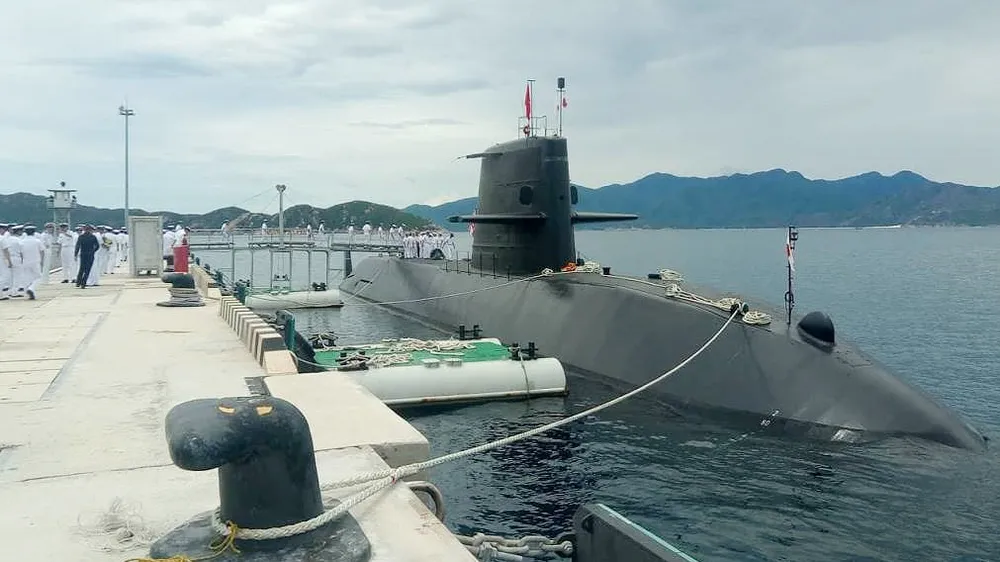 Lần đầu tiên tàu ngầm huấn luyện Nhật Bản đến Cam Ranh