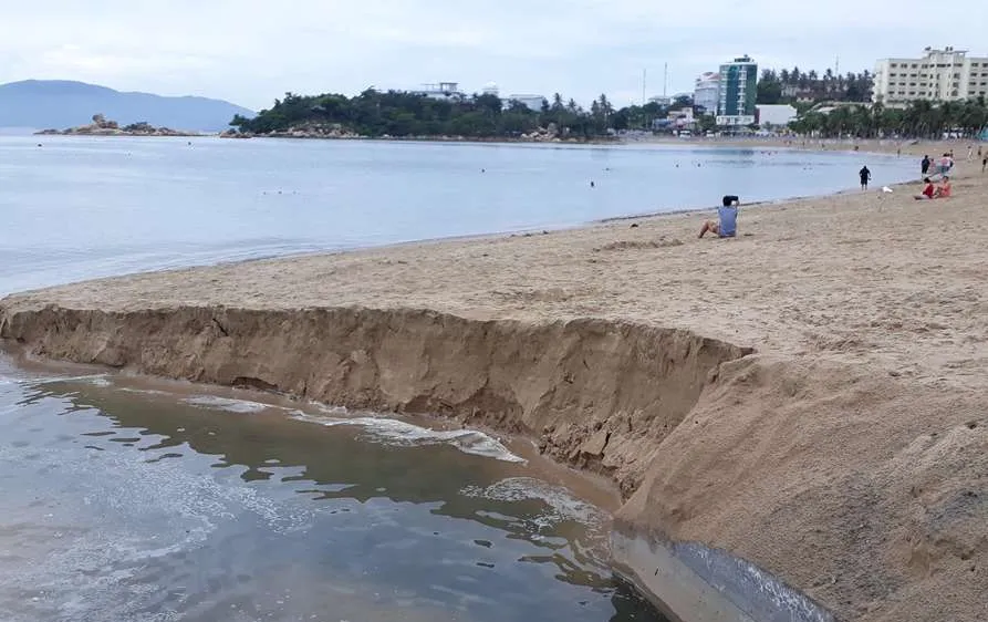 Cống thải “đầu độc” biển Nha Trang