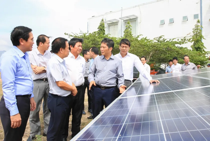 Lãnh đạo Bộ Công thương kiểm tra dự án điện mặt trời tại Ninh Thuận