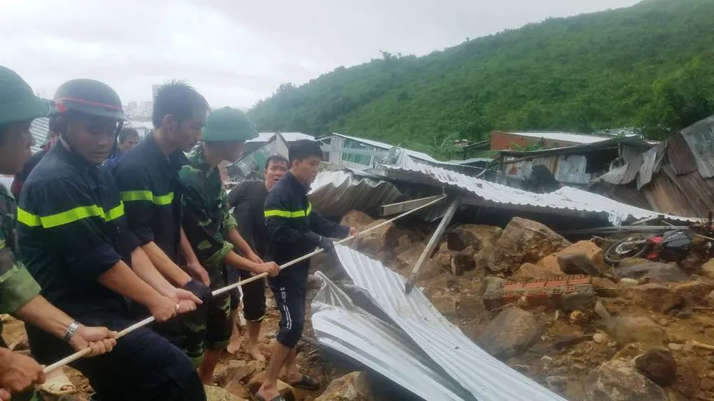  Đã có 14 người chết, 2 người mất tích do mưa lũ ở Nha Trang