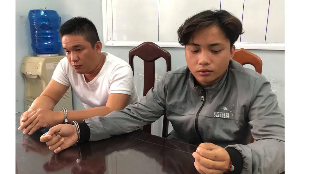 Hai anh em ruột đâm chết hai người lúc rạng sáng