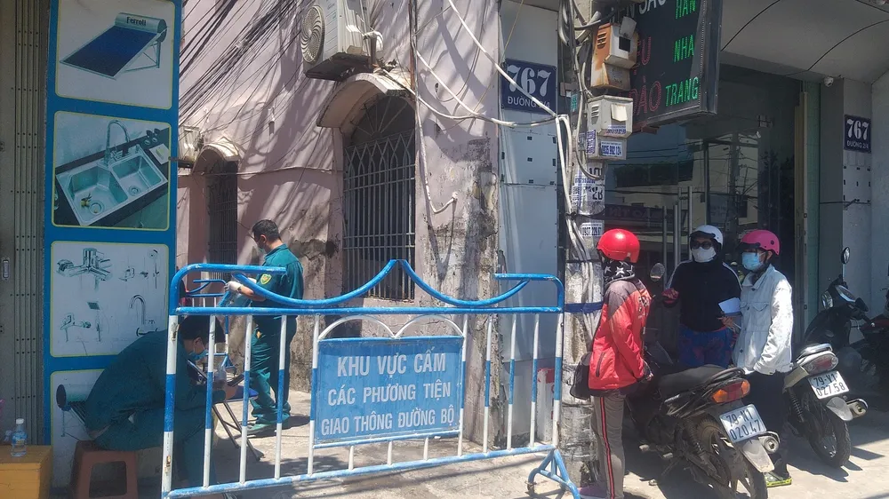 Khánh Hòa: Phong tỏa nhiều điểm dân cư sau khi liên tục phát hiện ca nghi mắc Covid-19