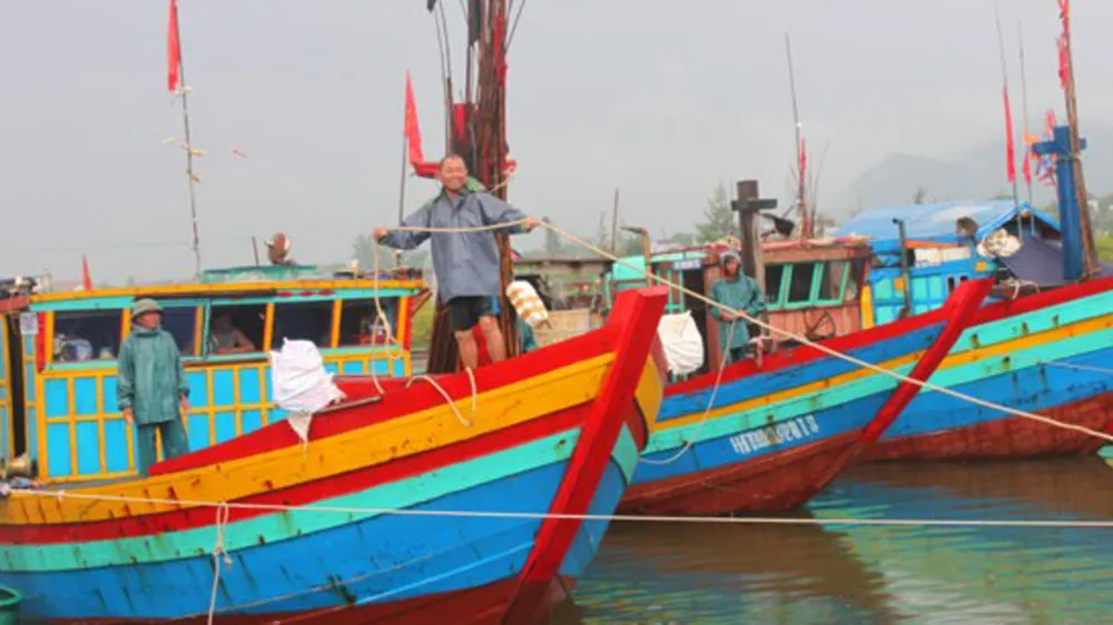 Phó Thủ tướng chỉ đạo khẩn cấp ứng phó bão Doksuri mạnh cấp 12 sẽ đổ bộ vào trưa mai