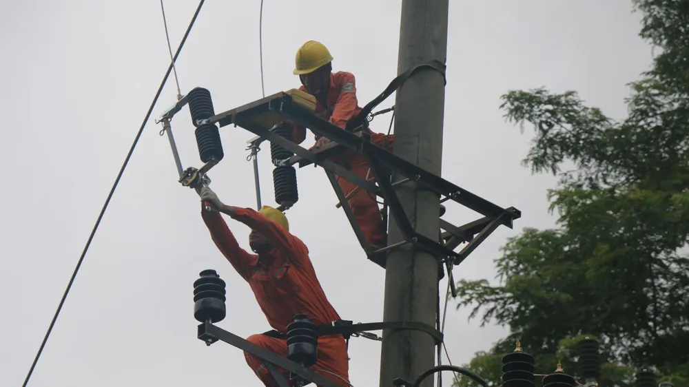 Tây Bắc vẫn đang mất điện vì mưa lũ