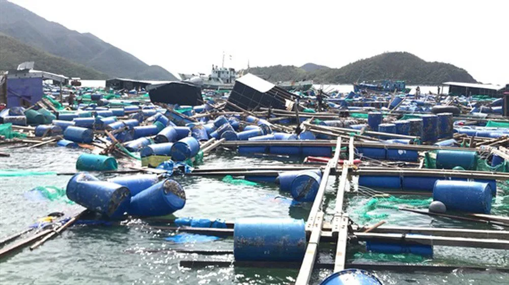 51 nhà sập, 46 thuyền, 99 lồng bè chìm do bão số 9