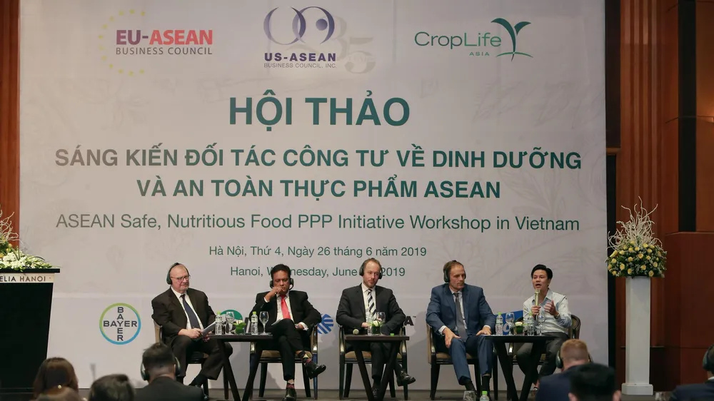 Các chuyên gia từ các hiệp hội tham gia thảo luận về đảm bảo an toàn thực phẩm tại Việt Nam