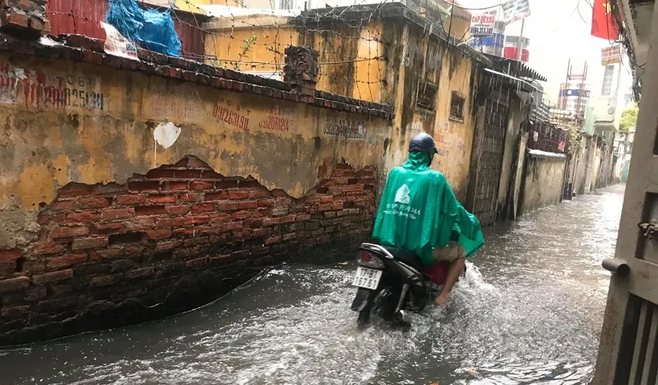 Miền Nam mưa xuống, lũ lên
