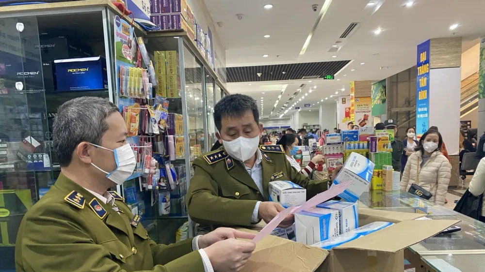 Bộ Công thương đề nghị doanh nghiệp tăng sản xuất khẩu trang, găng tay
