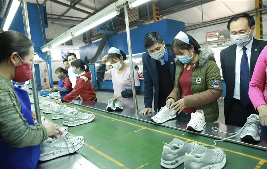 Đề nghị doanh nghiệp mua khẩu trang cho người lao động