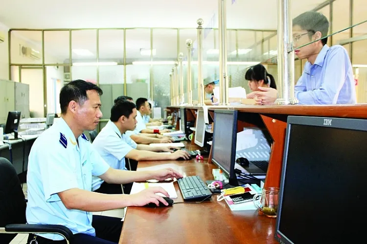 Làm thủ tục tại cơ quan hải quan