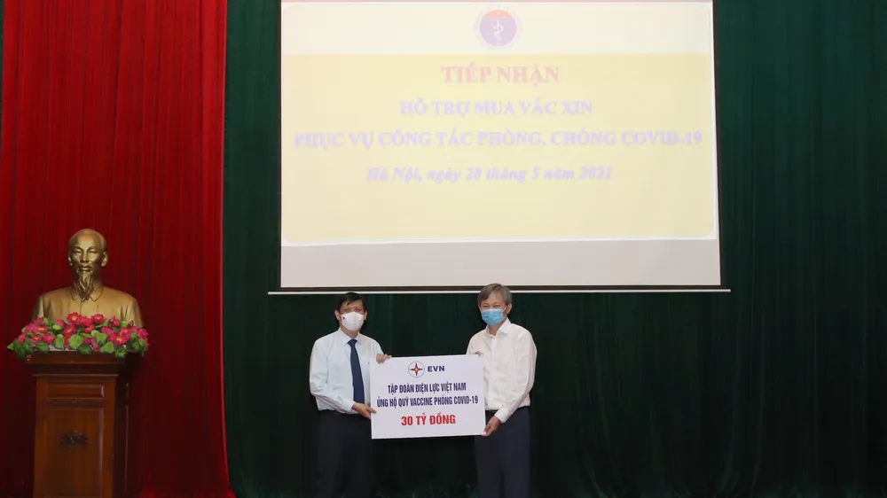 EVN hỗ trợ 400 tỷ đồng cho Quỹ vaccine