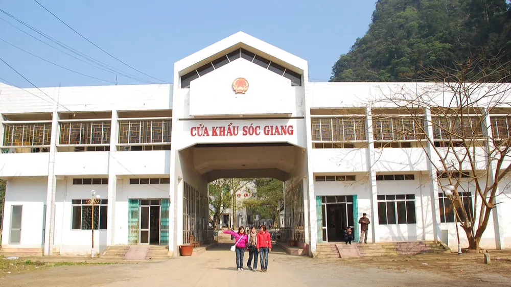 Trung Quốc khôi phục thông quan 2 cửa khẩu với Việt Nam
