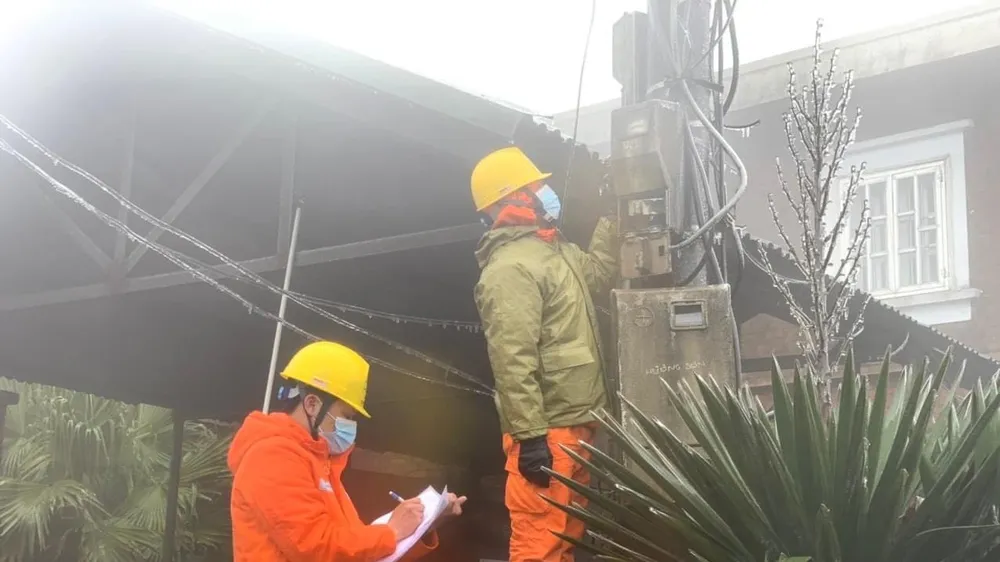 Hoá đơn tiền điện tăng cao vì rét đậm và băng giá
