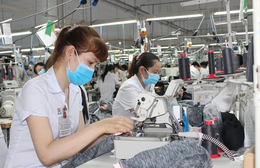 Khẩn trương rà soát các hợp đồng lao động để tăng lương tối thiểu