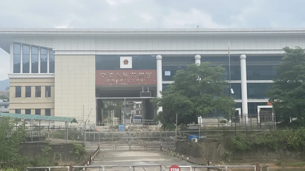 Cửa khẩu Bắc Phong Sinh lại tạm đóng sau 2 ngày mở