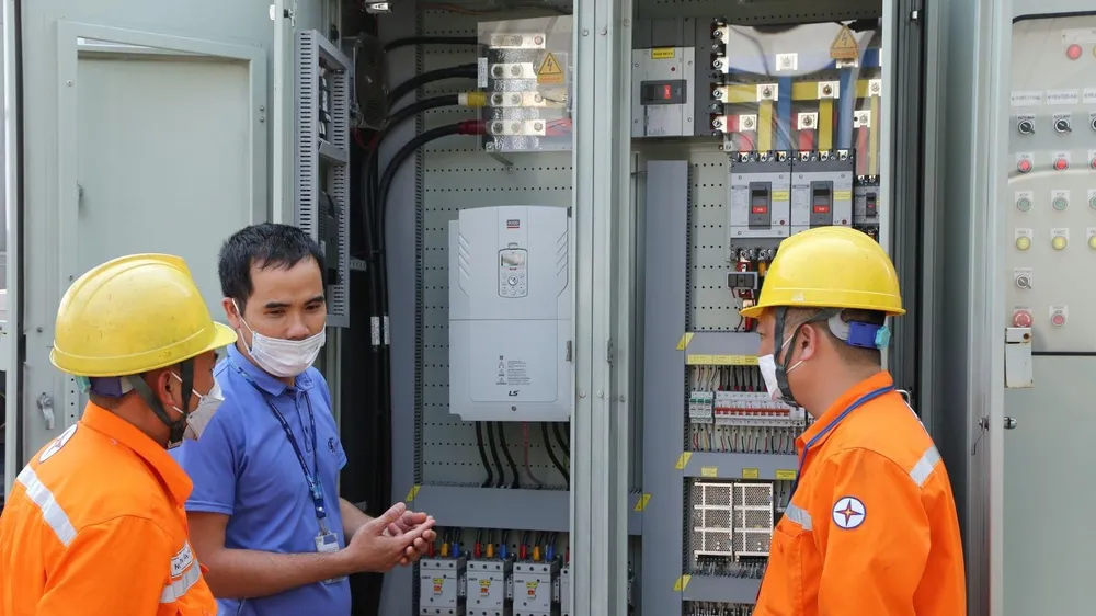 Bắt buộc các doanh nghiệp phải thuê người quản lý năng lượng