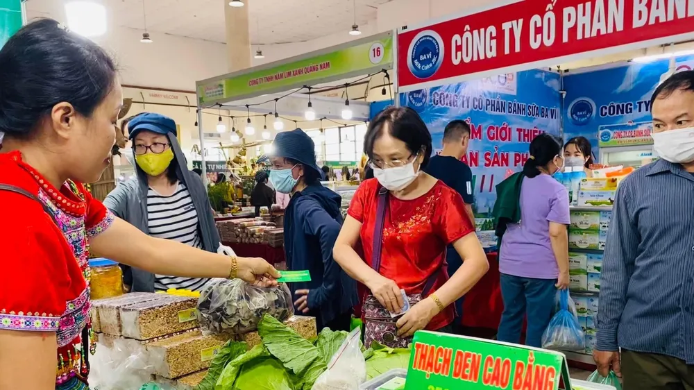 “Thổi” bản sắc để nâng tầm nông sản của đồng bào miền núi