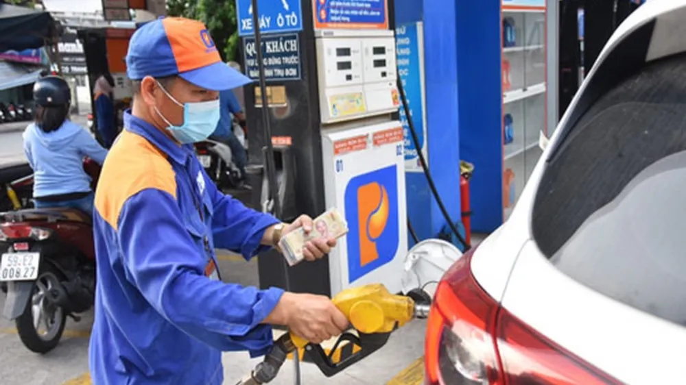 Chiều nay 1-12, giá xăng giảm 1.000 đồng/lít, dầu giảm 1.500 đồng/lít
