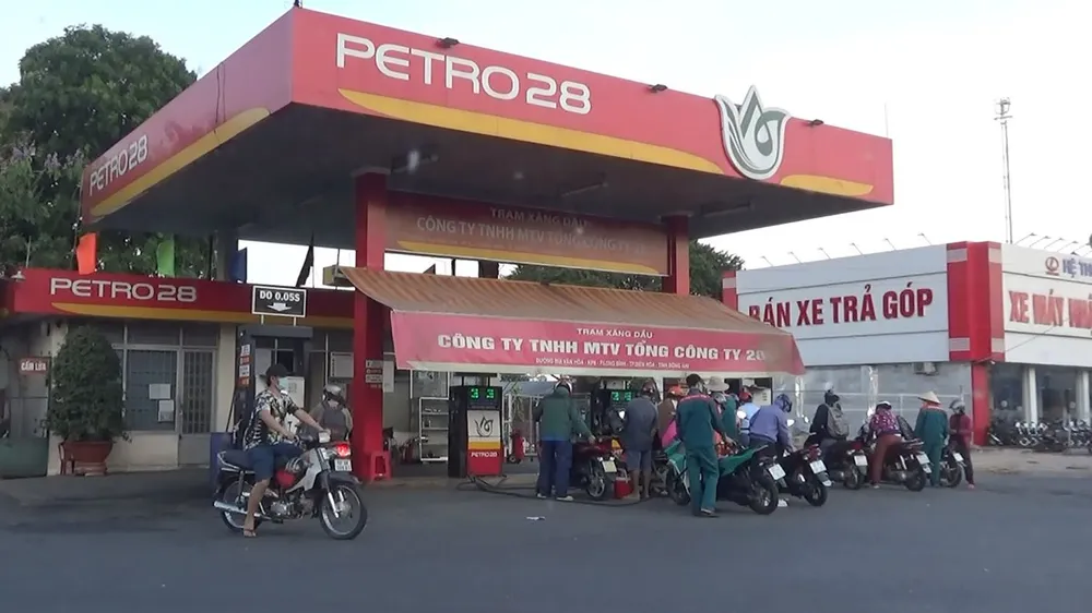Bơm xăng "nối số", trạm trưởng và phó bị đình chỉ công tác
