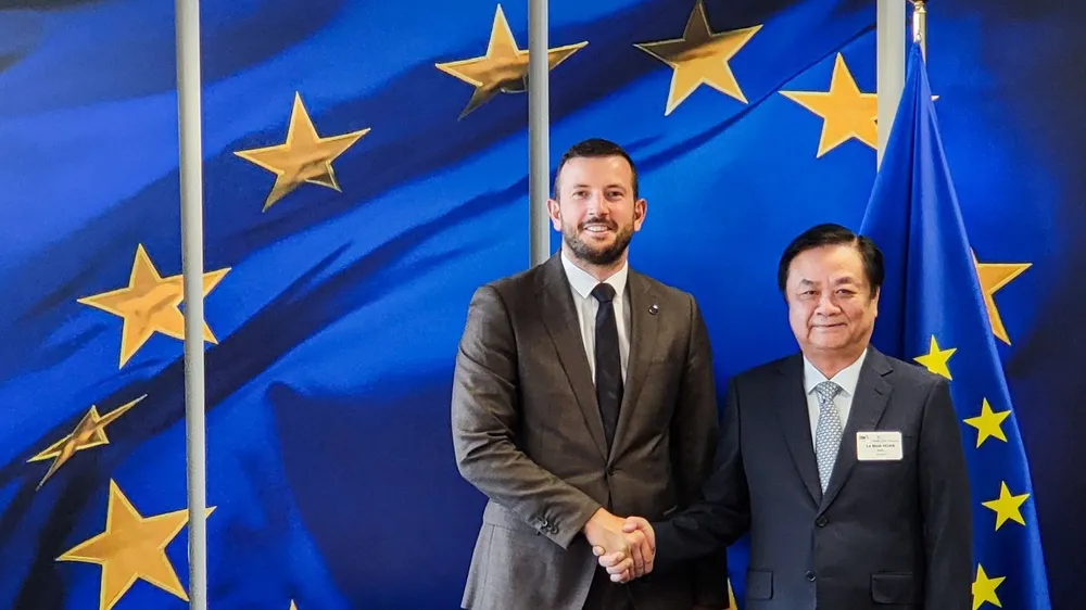 Bộ trưởng Bộ NN-PTNT trực tiếp sang EU tìm cách gỡ “thẻ vàng” IUU