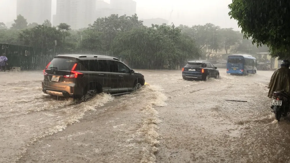 Bão Koinu rất mạnh, có thể vào Biển Đông